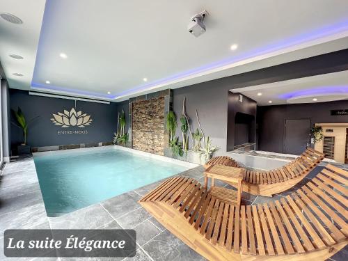 Chambre avec spa, piscine et sauna privatif 1