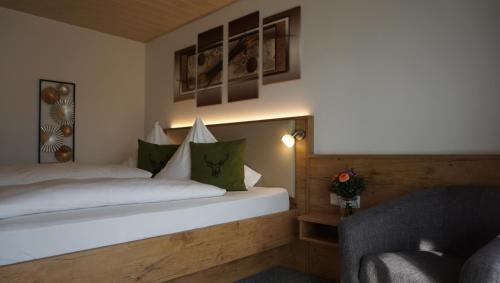 1 king bed, 1 sofa bed