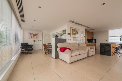 Liverpool City Centre Penthouse, Huge Balcony & Skyline Views, Secure Parking, Liverpool (photo 6)