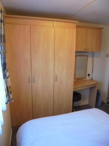 6 berth 3 bedroom Northshore Skegness Emirates