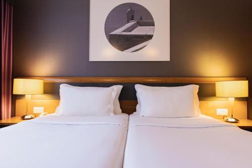 Double or Twin Room image 4
