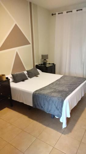 1 double bed, 1 twin bed
