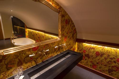 The Royal Suite - R.Q.C. - image 4
