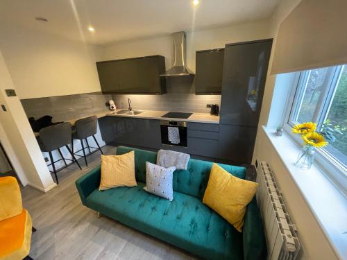 Modern Cosy 1 Bed Apartment near City Centre~Double Bed~Parking