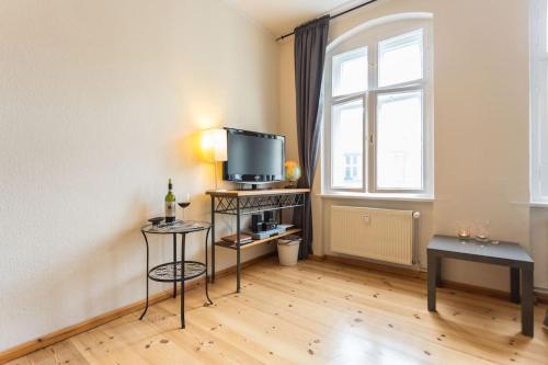 Zentrale Altbauwohnung im Helmholtzkiez, Berlin (Foto 3)