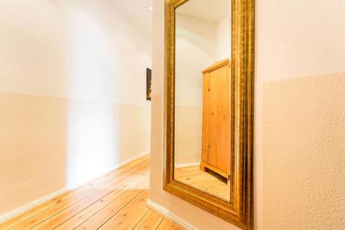 Zentrale Altbauwohnung im Helmholtzkiez, Berlin (Foto 8)