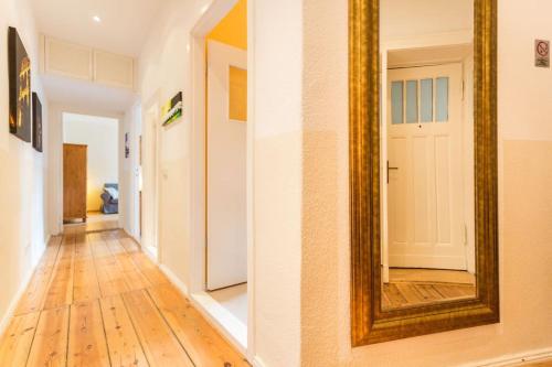 Zentrale Altbauwohnung im Helmholtzkiez, Berlin (Foto 7)