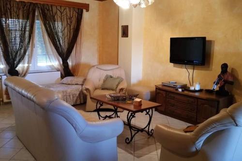 Mama Sofias House Cozy 2 Bedroom Apartment in 卡納拉基