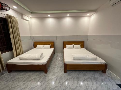 2 queen beds