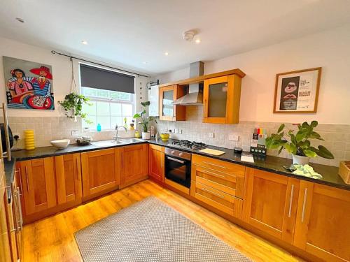 True Colours Apartment in Central Location - Ballynure