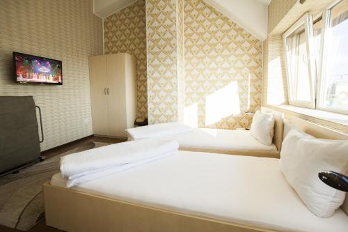 2 twin beds