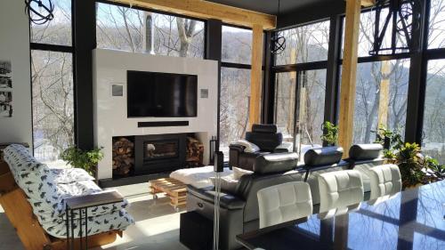 Shared lounge/TV area, Magnifique Chalet En Montagne in Bromont (QC)