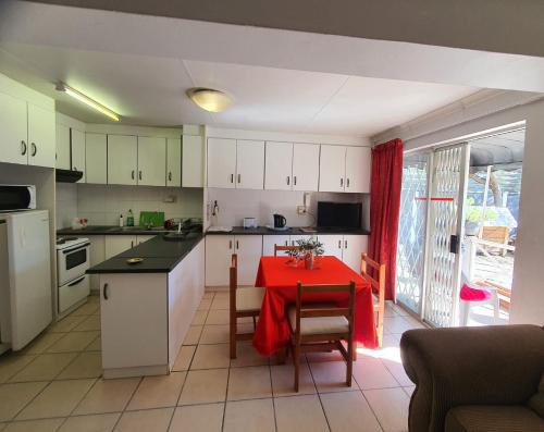 Kitchen, Lizbe Accommodation near Bloemfontein International Airport