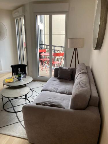 Nice and quiet 40m in Courbevoie with parking - Location saisonnière - Courbevoie