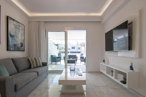 Phaedrus Living: Luxury Flat Semeli