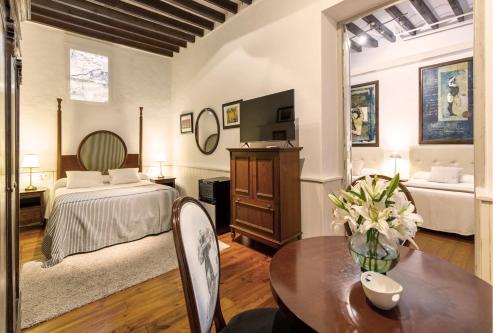 Family Room image 8