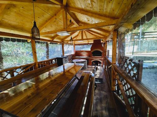 SEZATOAREA LUPILOR in Lepsa