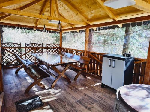 SEZATOAREA LUPILOR in Lepsa