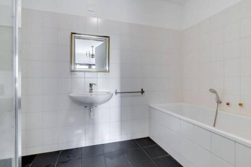 Long Term Rental - Beautiful Apt City center Free Parking, Роттердам (фото 10)
