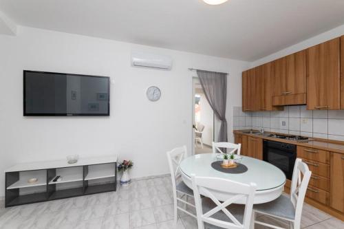 Apartment in Supetar with terrace, air conditioning, W-LAN 3553-4, Supetar (fotografie 2)