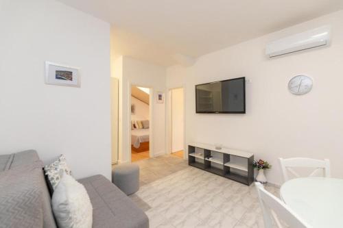 Apartment in Supetar with terrace, air conditioning, W-LAN 3553-4, Supetar (fotografie 6)