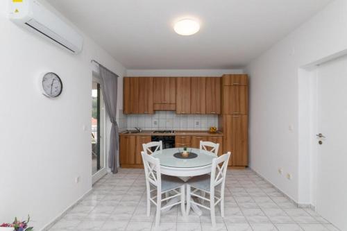 Apartment in Supetar with terrace, air conditioning, W-LAN 3553-4, Supetar (fotografie 10)