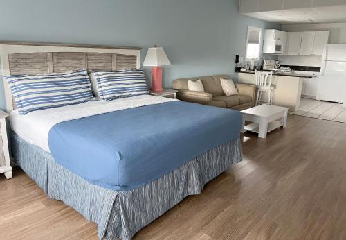 King Studio with Sofa Bed