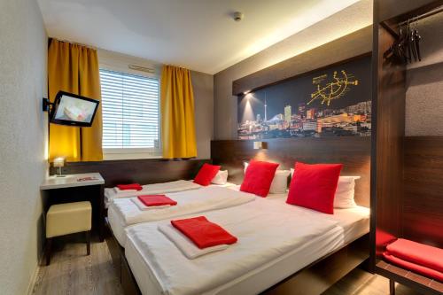 MEININGER Hotel Berlin Hauptbahnhof - image 10