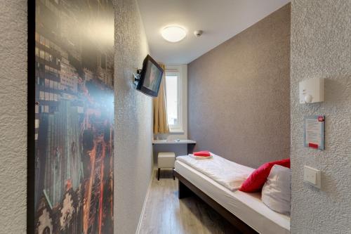 MEININGER Hotel Berlin Hauptbahnhof - image 4