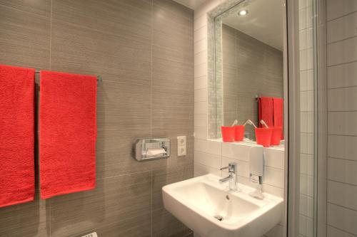 MEININGER Hotel Berlin Hauptbahnhof - image 6