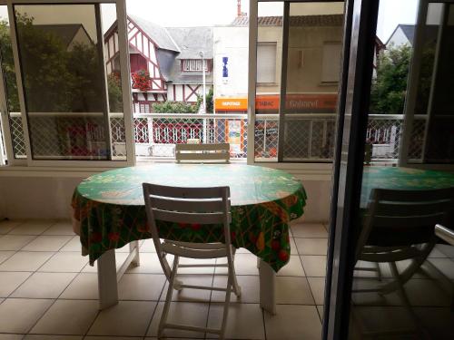 Appartement de 2 chambres avec balcon amenage a Les Sables d'Olonne a 1 km de la plage - Location saisonnière - Les Sables-d'Olonne