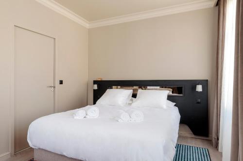 Superior Double or Twin Room image 8