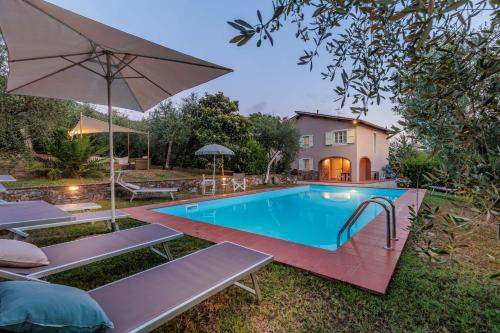  Villa Dondolino, a Stylish Farmhouse in Lucca