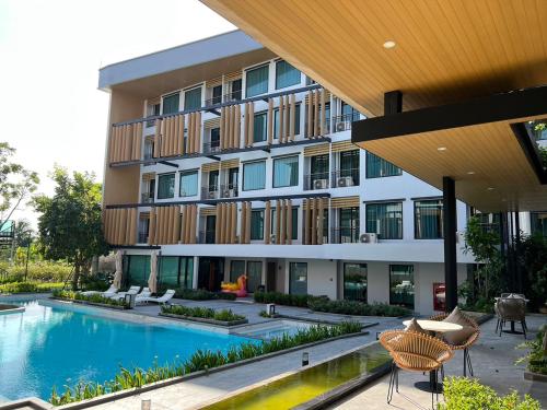 Crystal Srivaree Suvarnabhumi Hotel - 숙소 외관
