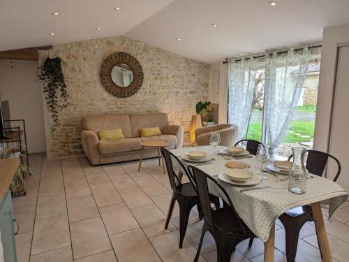 Gîte Aunac-sur-Charente, 2 pièces, 2 personnes - FR-1-653-228 - Location saisonnière - Aunac-sur-Charente