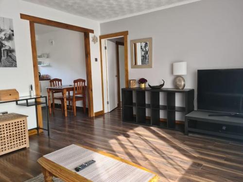 Charming spacious 2 bed apartment in quiet area - Barnacle