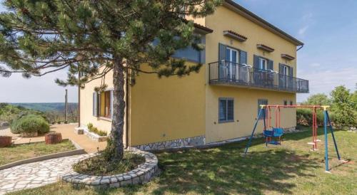 Kert, Villa Una Apartments in Bartici