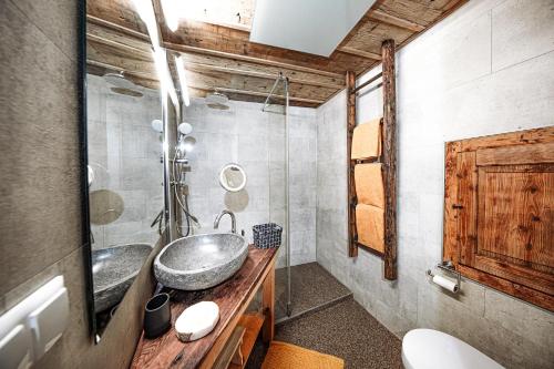 Fürdőszoba, Adelwohrer in Möderbrugg