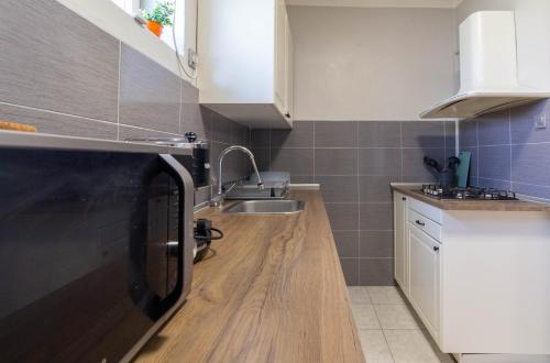 Kitchen, House Jasmin with large garden - by TA Leut Agency in Ninski Stanovi