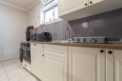 Kitchen, House Jasmin with large garden - by TA Leut Agency in Ninski Stanovi