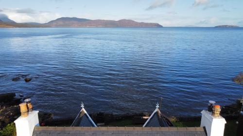 Carnmhor, Isle of Skye - Stunning 242 year old cottage on its own sea shore! - Breakish