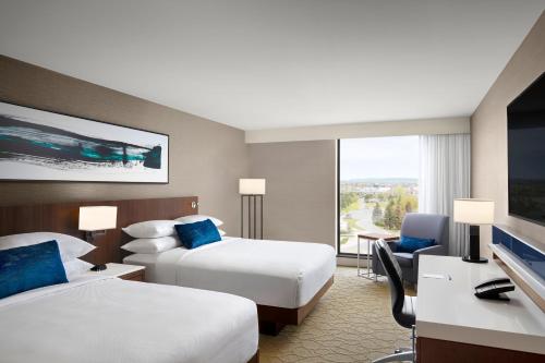 Delta Hotels by Marriott Thunder Bay - Tap to explore photos