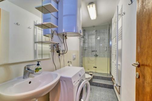Studio apartment in Nerezine with balcony, air conditioning, WiFi, washing machine (4827-4), Nerezine (zdjęcie 7)