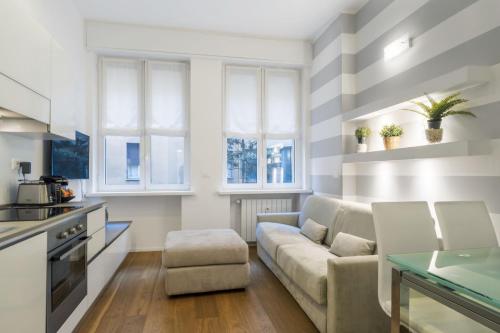 Easylife - San Babila - Elegante e rifinito bilocale nel cuore della città, Mediolan