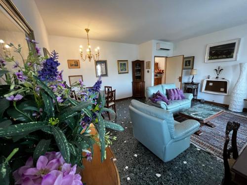 CA SUSANNA NEAR TRAIN STATION - image 8