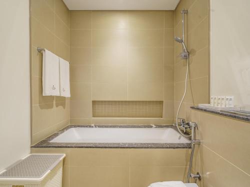 Bright and Splendid 1BR with Marina View - image 10
