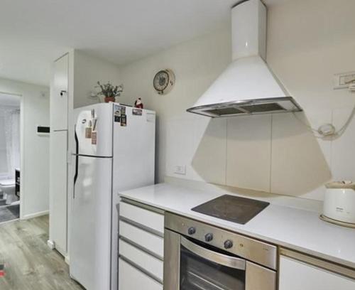 One-Bedroom Apartment image 3