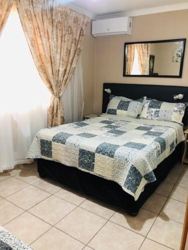 Business Apartment room in JoThams Bed & Breakfast or Self-catering