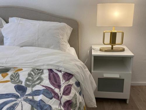 Bed, Appartement entier avec parking gratuit proche de Paris et Aeroport d'Orly in Thiais