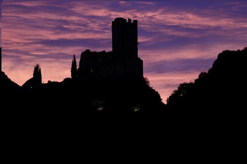 4 star CABARET Lastours 4 Châteaux amazing Cathar landmark Private luxury 4 Star air conditioned Terrasse with views